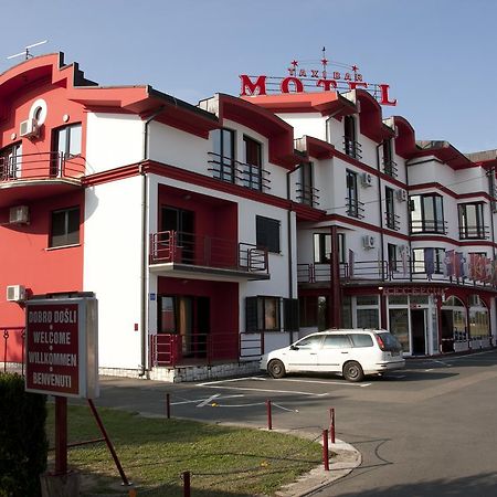 Taxi Bar Motel 보산스카 그라디슈카 외부 사진