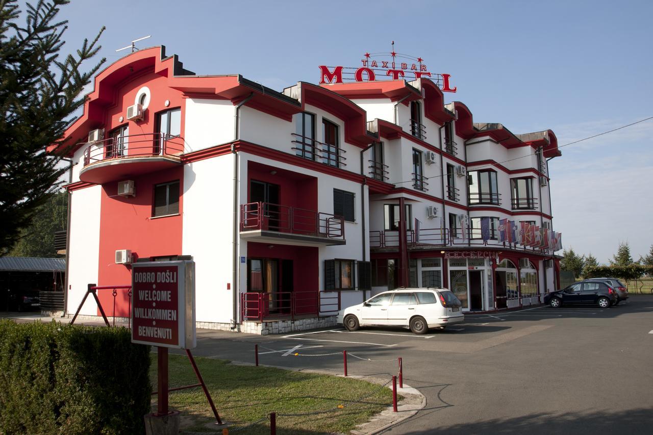 Taxi Bar Motel 보산스카 그라디슈카 외부 사진