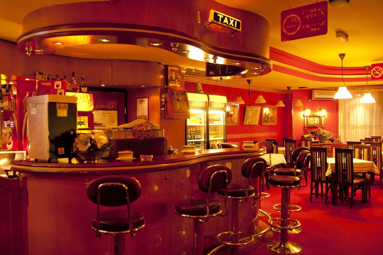 Taxi Bar Motel 보산스카 그라디슈카 외부 사진
