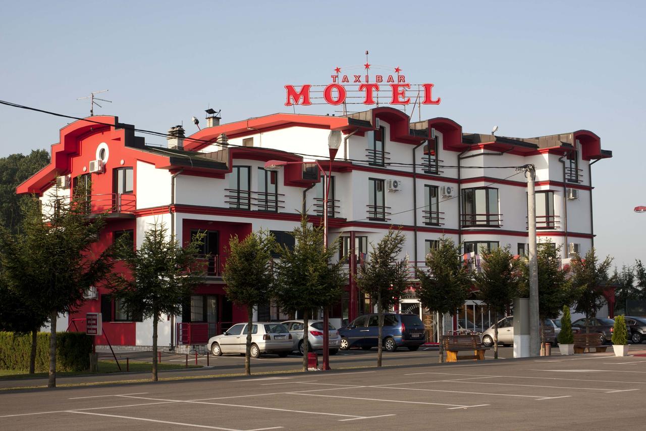 Taxi Bar Motel 보산스카 그라디슈카 외부 사진